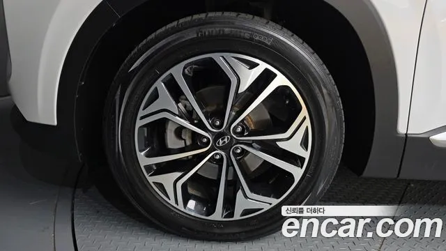 Hyundai Santa Fe 2018 thumb 5