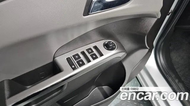 Chevrolet Aveo 2016 thumb 9