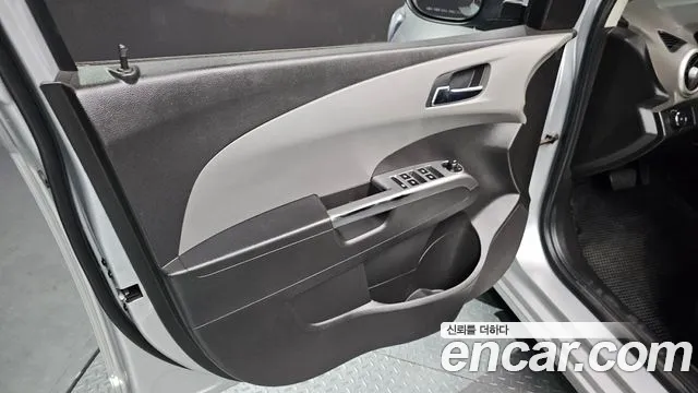 Chevrolet Aveo 2016 thumb 8