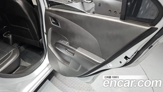 Chevrolet Aveo 2016 thumb 2