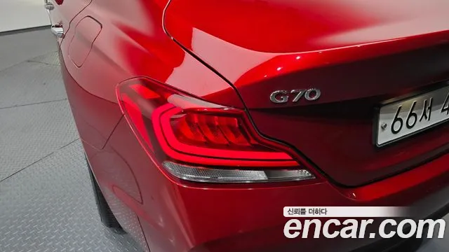 Genesis G70 2018 thumb 5