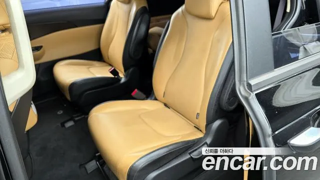 Kia Carnival 2022 thumb 4