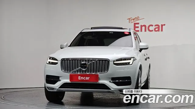 Volvo XC90 2017 thumb 3