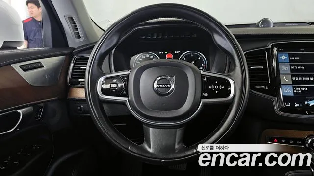 Volvo XC90 2017 thumb 11