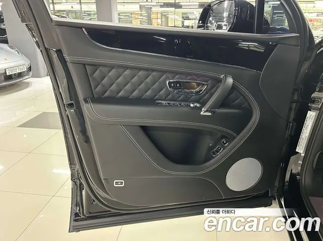 Bentley Bentayga 2020 thumb 6
