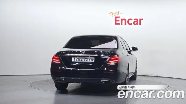 Mercedes-Benz E-Class 2019 thumb 2