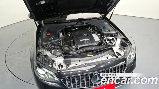 Mercedes-Benz E-Class 2019 thumb 3