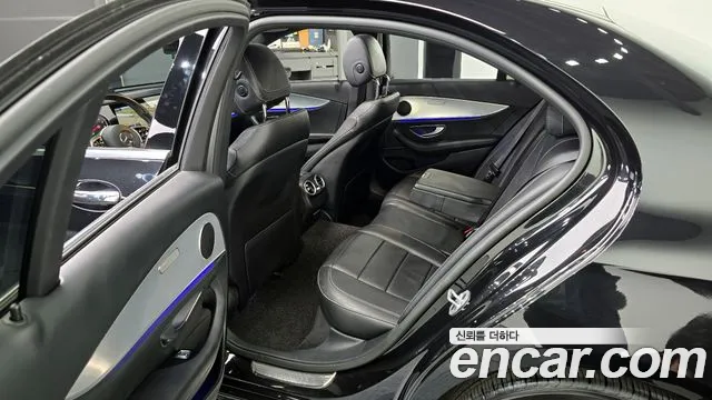 Mercedes-Benz E-Class 2019 thumb 12