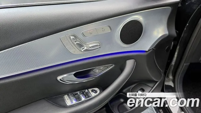Mercedes-Benz E-Class 2019 thumb 11