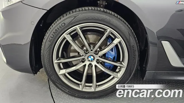 BMW 5 серии 2018 thumb 9