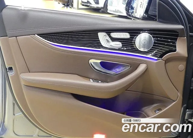 Mercedes-Benz E-Class 2019 thumb 11
