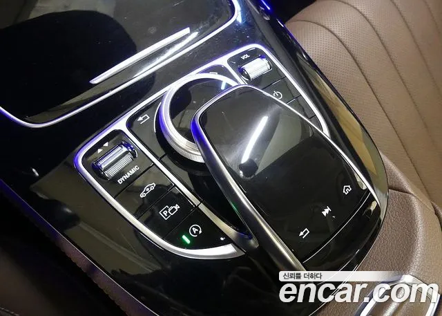 Mercedes-Benz E-Class 2019 thumb 12