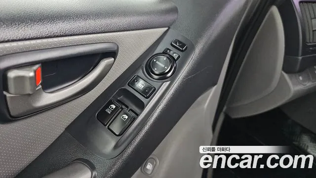 Hyundai Staria 2014 thumb 3