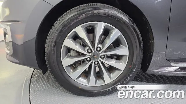 Kia Carnival 2016 thumb 10