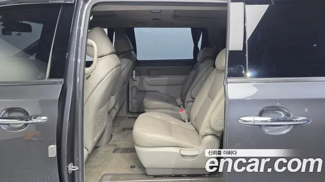 Kia Carnival 2016 thumb 12