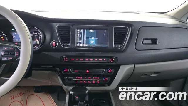 Kia Carnival 2016 thumb 5