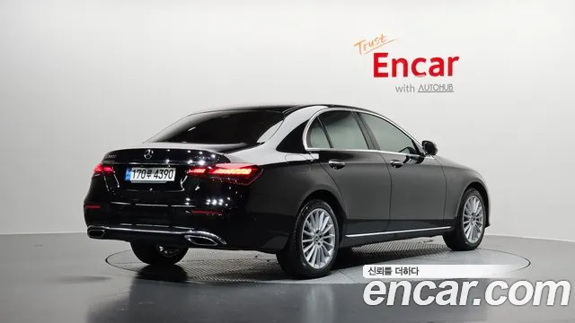 Mercedes-Benz E-Class 2023 thumb 2