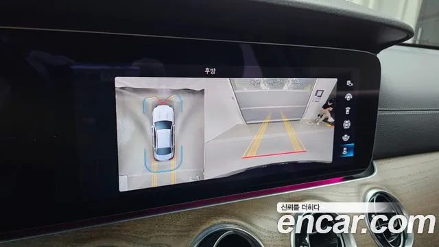 Mercedes-Benz E-Class 2023 thumb 5