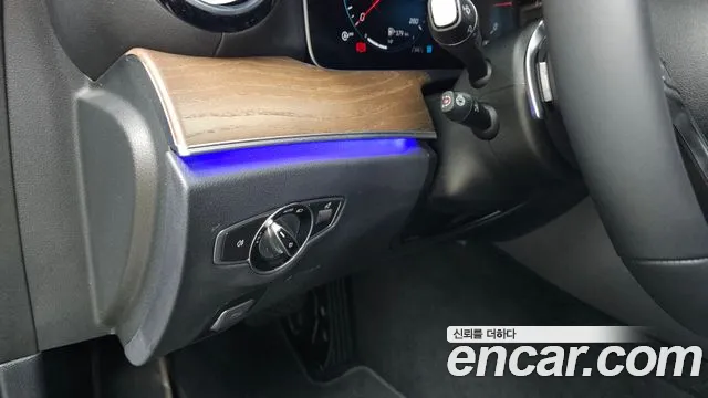Mercedes-Benz E-Class 2023 thumb 9