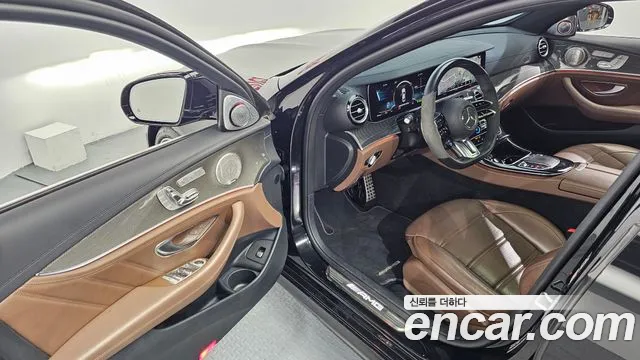 Mercedes-Benz E-Class 2021 thumb 12