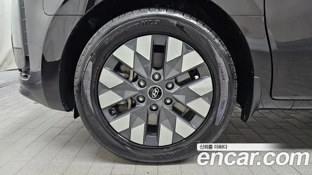 Hyundai Staria 2023 thumb 7