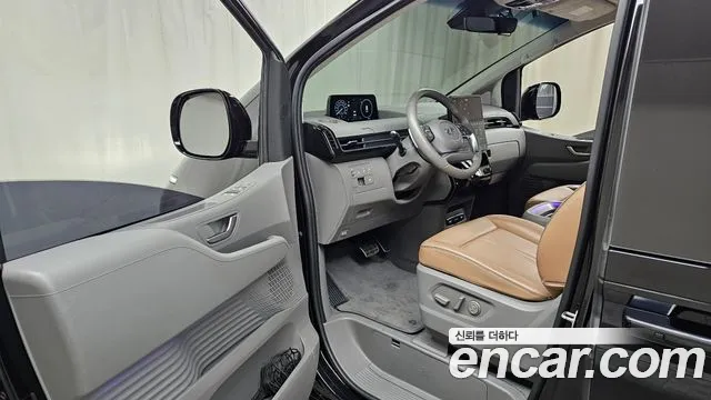 Hyundai Staria 2023 thumb 10