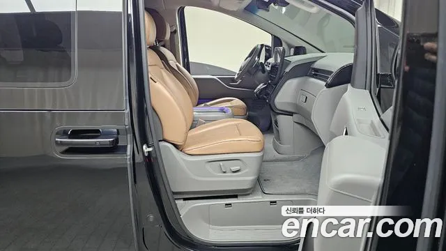Hyundai Staria 2023 thumb 12