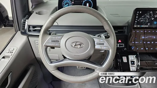 Hyundai Staria 2023 thumb 4