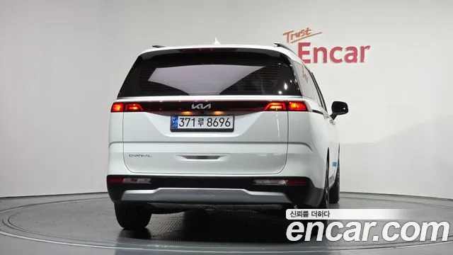 Kia Carnival 2023 thumb 9