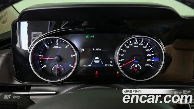 Kia Carnival 2023 thumb 8