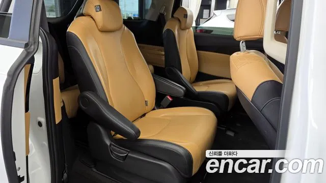 Kia Carnival 2023 thumb 5