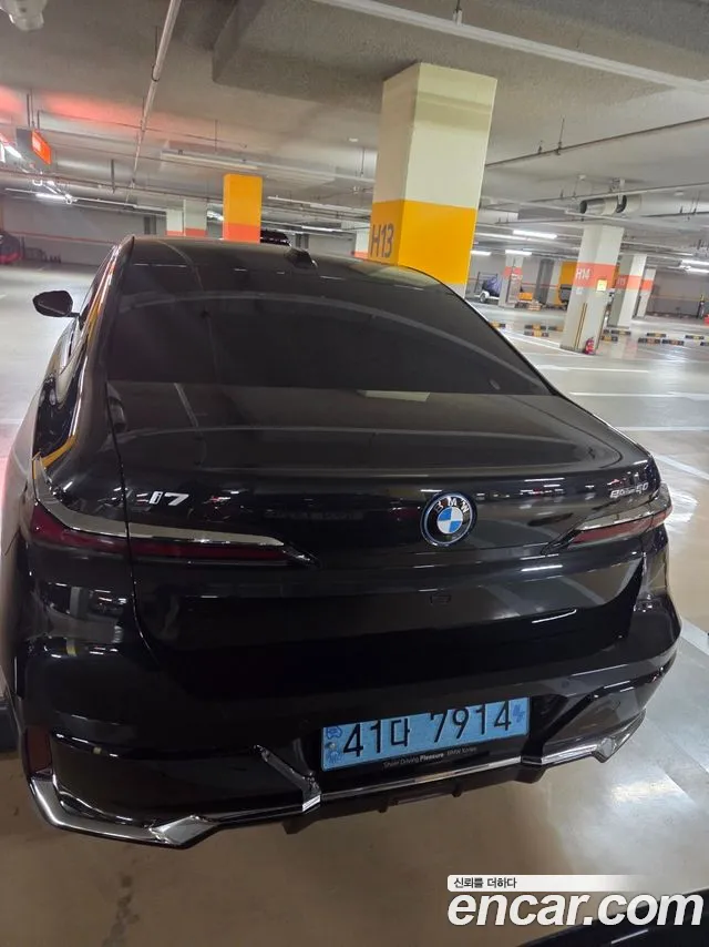 BMW i7 2024 thumb 12