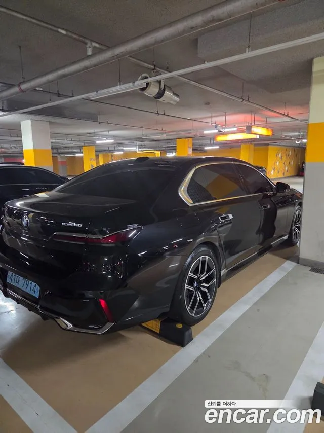 BMW i7 2024 thumb 10