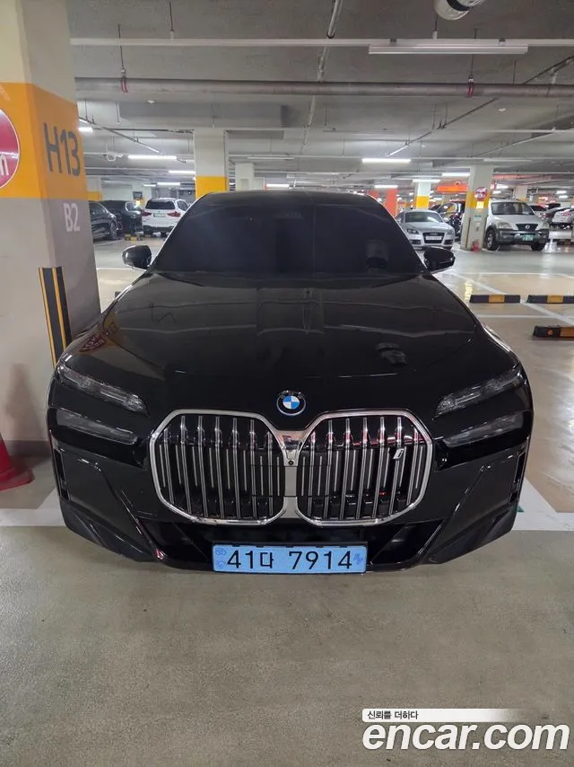 BMW i7 2024 thumb 2
