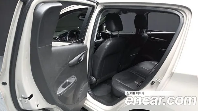 Chevrolet Spark 2018 thumb 2
