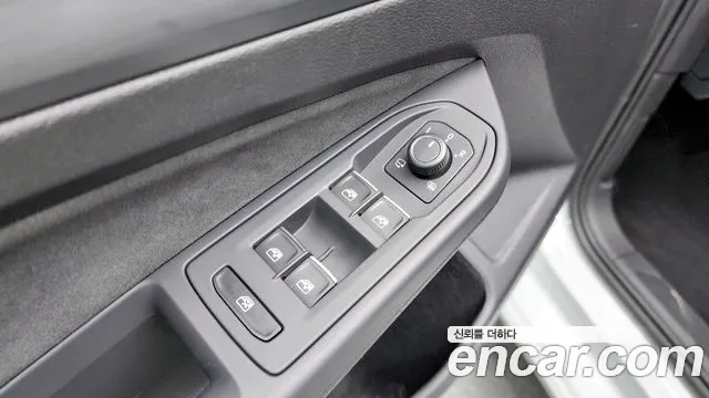 Volkswagen Golf 2024 thumb 2