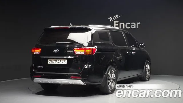 Kia Carnival 2017 thumb 10