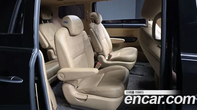 Kia Carnival 2017 thumb 9