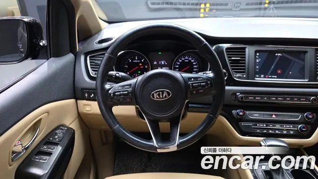 Kia Carnival 2017 thumb 4