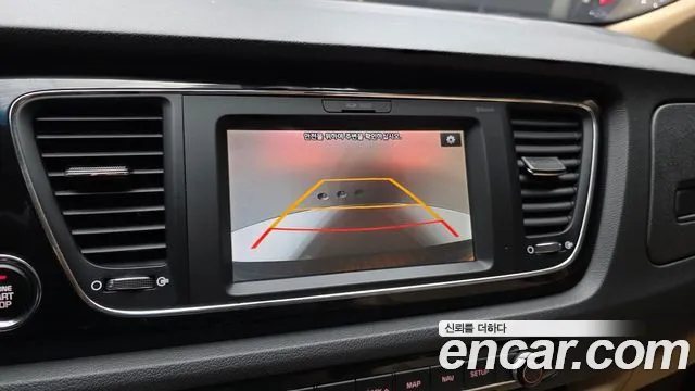 Kia Carnival 2017 thumb 12
