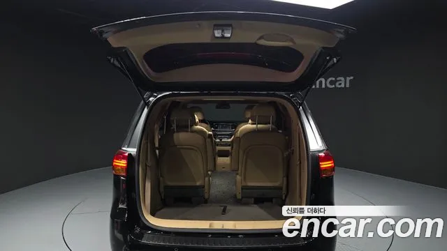 Kia Carnival 2017 thumb 11