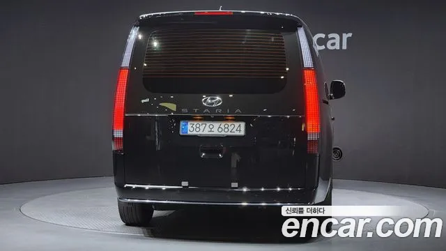 Hyundai Staria 2023 thumb 4