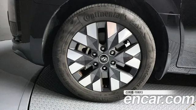 Hyundai Staria 2023 thumb 2