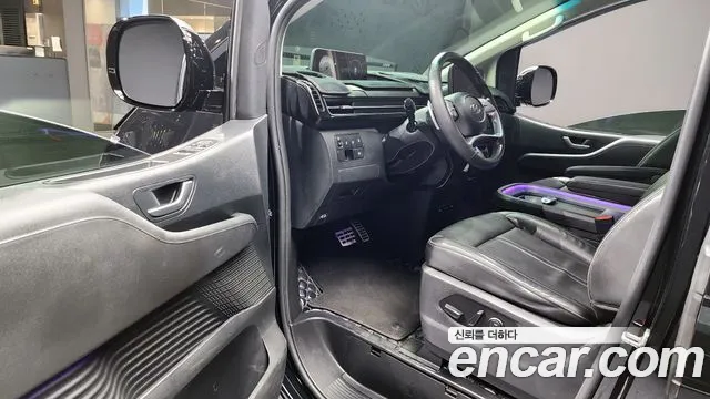 Hyundai Staria 2023 thumb 5