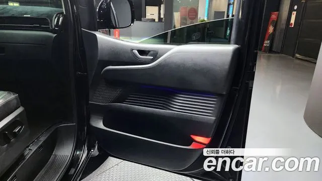 Hyundai Staria 2023 thumb 10
