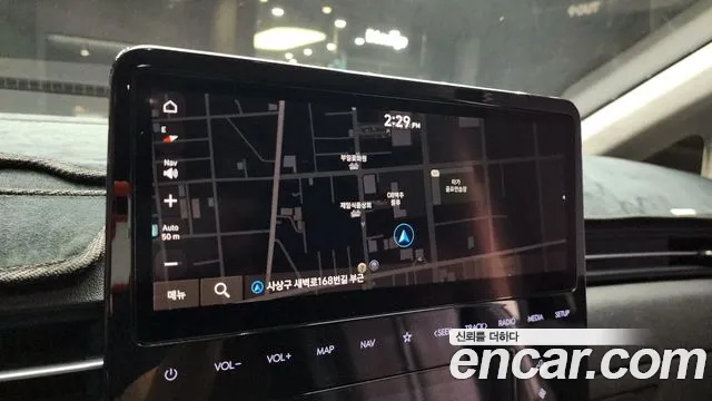 Hyundai Staria 2023 thumb 8
