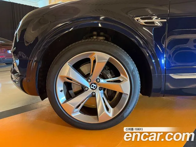 Bentley Bentayga 2018 thumb 6