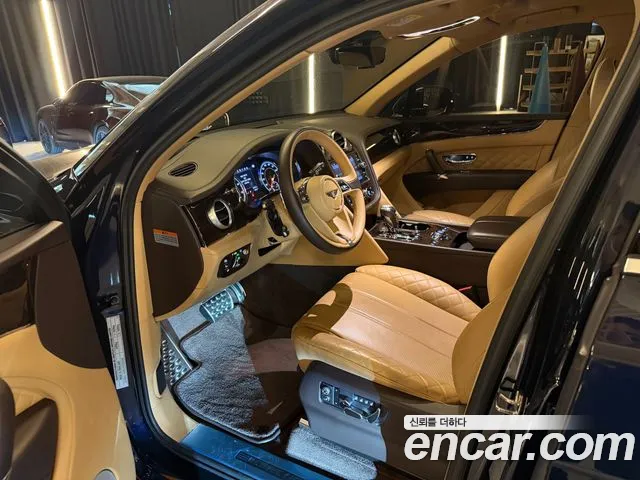 Bentley Bentayga 2018 thumb 4