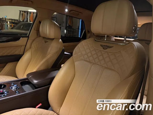 Bentley Bentayga 2018 thumb 2
