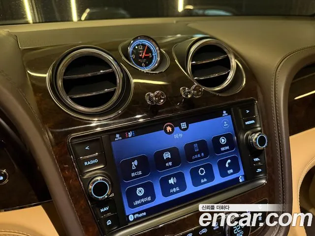 Bentley Bentayga 2018 thumb 12